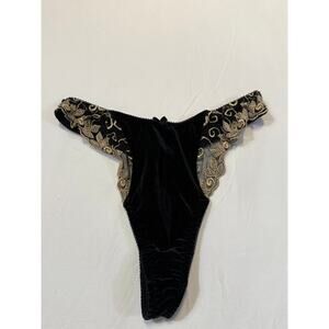 NWOT Vintage Delicates Velvet & Lace Thong – Black & Gold – Size S